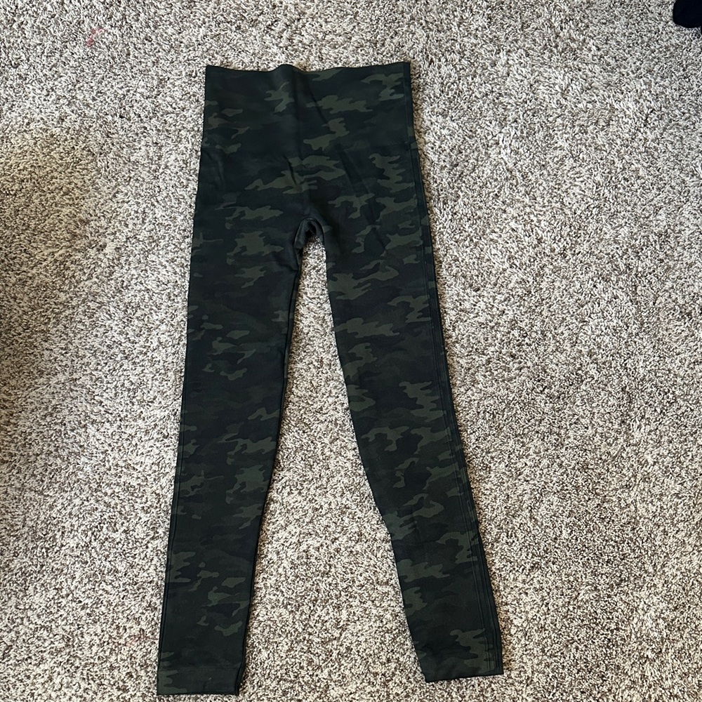 SPANX ladies Dark Green Camouflage Leggings